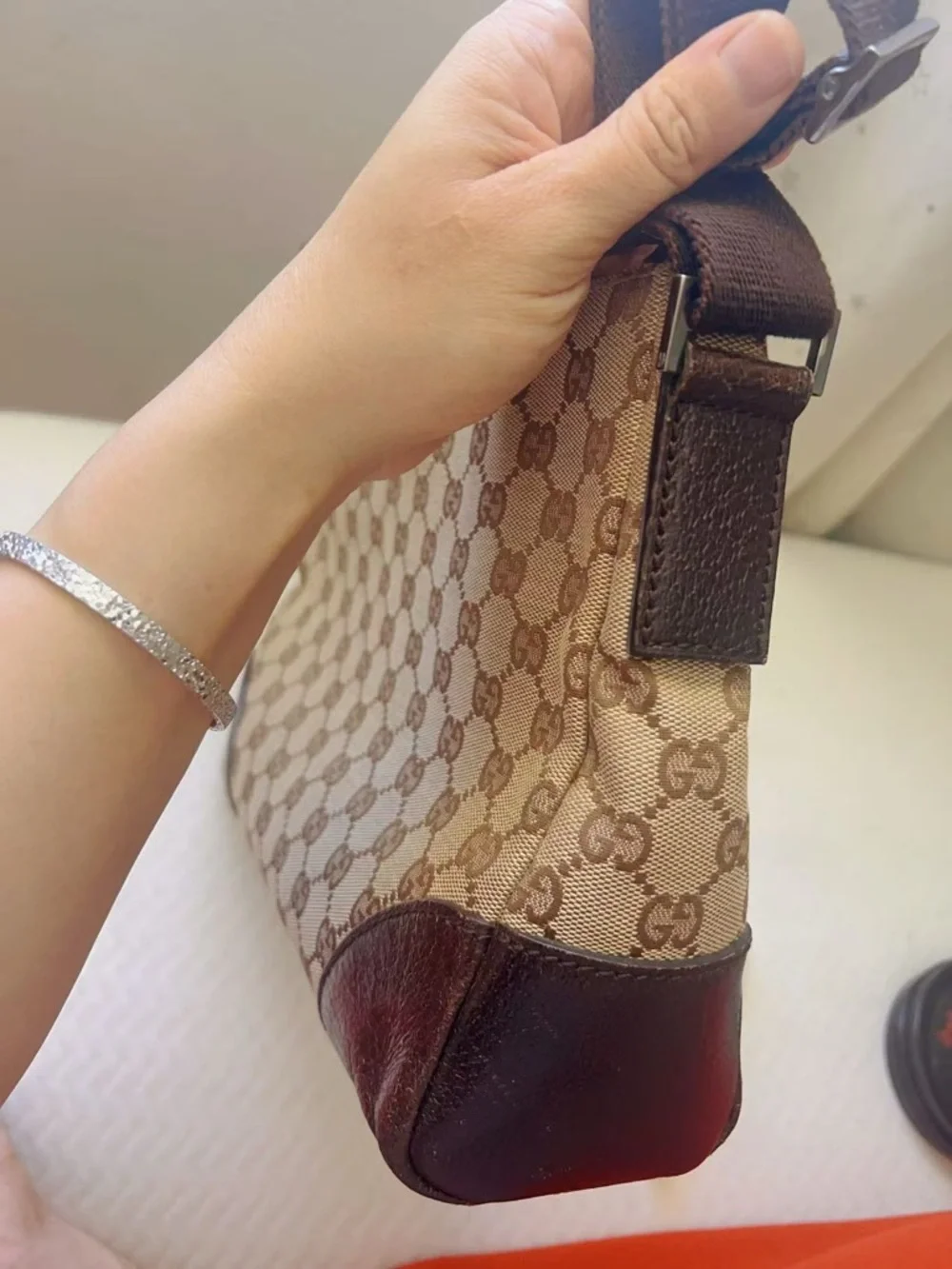 Gucci Shoulder Bag Joy Messenger in Brown/Beige Monogrammed Canvas crossbody bag